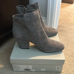 NWT 1.State Iron Gray stack heel suede booties